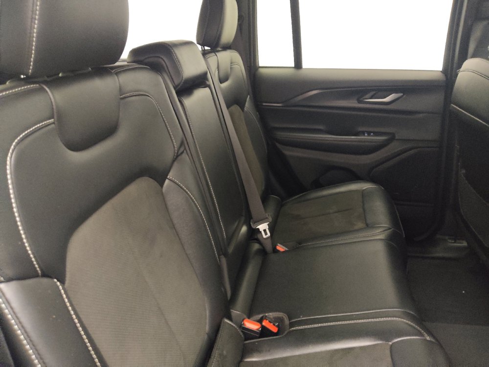Used 2023 Jeep Grand Cherokee Altitude AWD/4WD image 19