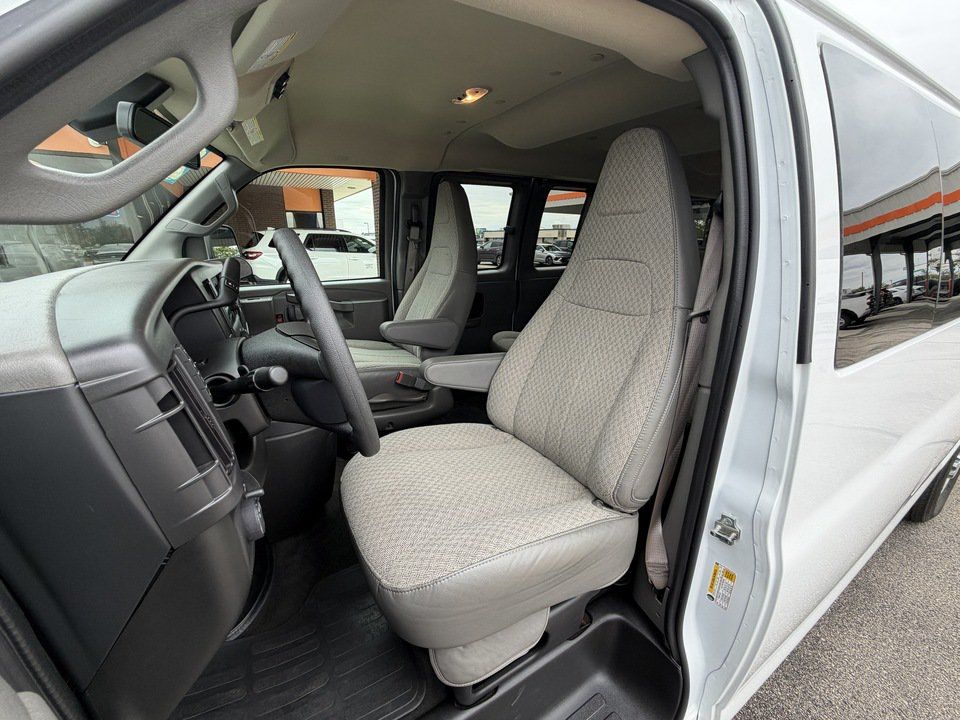 Used 2024 Chevrolet Express 3500 LT w/ LT Preferred Equipment Group RWD image 9