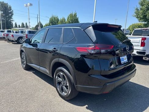 Used 2024 Nissan Rogue SV AWD/4WD image 3