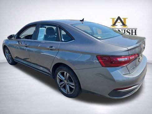 Used 2024 Volkswagen Jetta SE FWD image 5