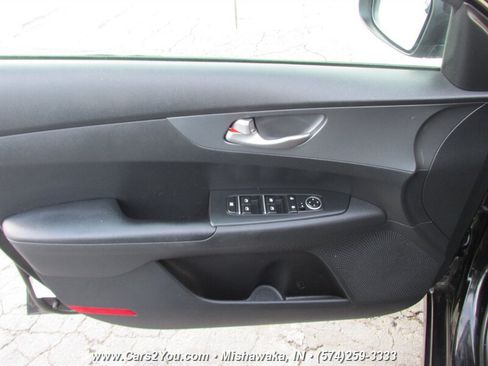 Used 2021 Kia Forte LXS FWD image 8