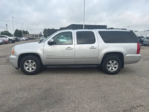 Used 2011 GMC Yukon XL SLT w/ SLT-2 Equipment Package AWD/4WD image 4