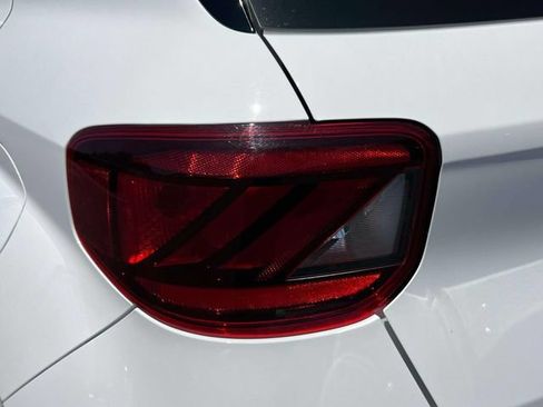 Used 2025 Hyundai Venue SEL FWD image 15