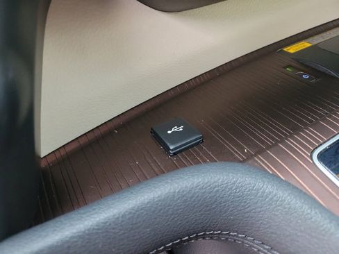 Used 2022 Toyota Sienna XLE image 23