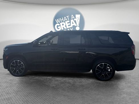 Used 2023 Chevrolet Suburban RST w/ Luxury Package AWD/4WD image 7