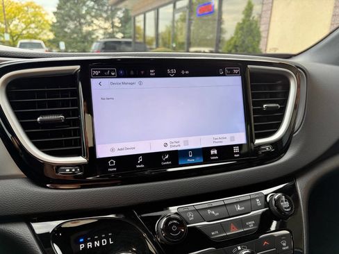 Used 2025 Chrysler Pacifica Select FWD image 28