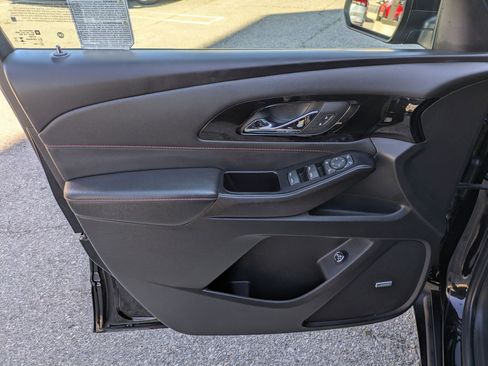 Used 2023 Chevrolet Traverse RS image 10