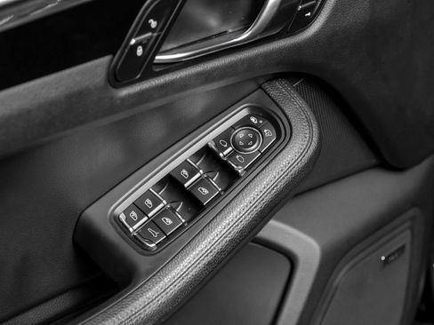 Used 2017 Porsche Macan image 45