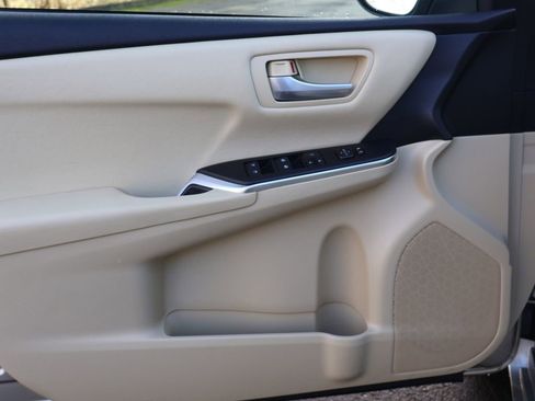 Used 2016 Toyota Camry LE image 19