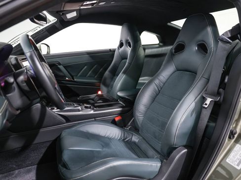 Used 2021 Nissan GT-R Premium image 29