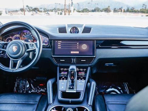 Used 2023 Porsche Cayenne Platinum Edition image 13