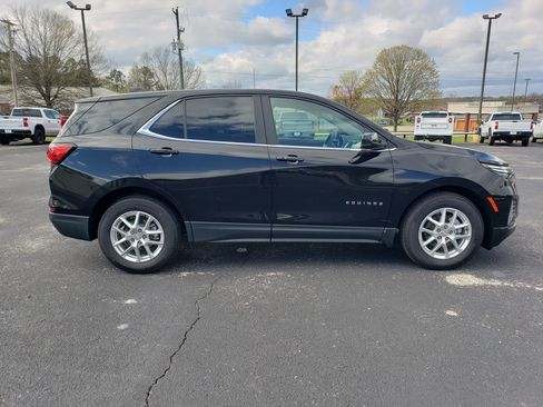 Used 2022 Chevrolet Equinox LT w/ Driver Convenience Package FWD image 5