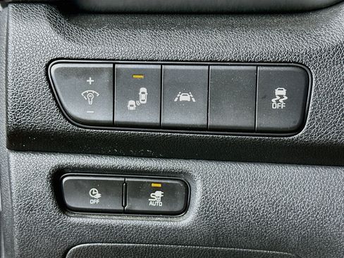 Used 2022 Kia Niro EX FWD image 17