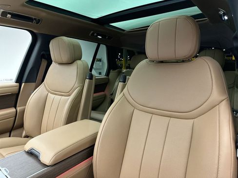 Used 2025 Land Rover Range Rover SE image 7