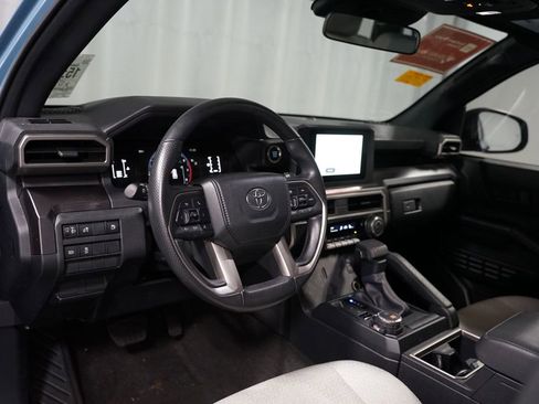Used 2025 Toyota 4Runner SR5 AWD/4WD image 7