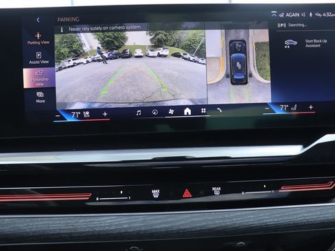Used 2025 BMW 530i xDrive w/ Premium Package AWD/4WD image 32