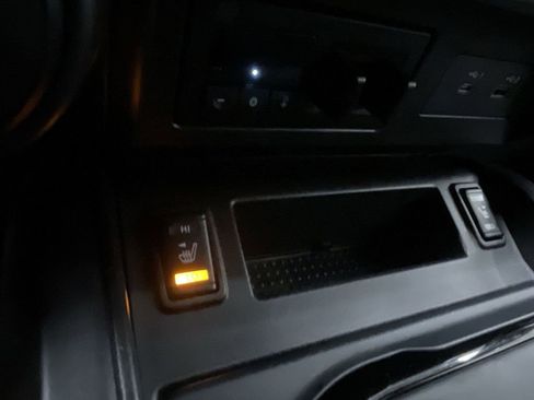 Used 2023 Nissan Titan SV w/ SV Convenience Package image 14