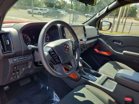Used 2025 Nissan Frontier PRO-4X image 10