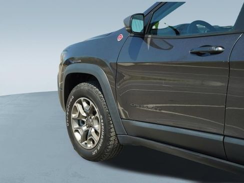 Used 2021 Jeep Cherokee Trailhawk AWD/4WD image 36