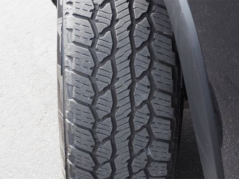 Used 2014 Jeep Cherokee Latitude w/ Cold Weather Group image 9