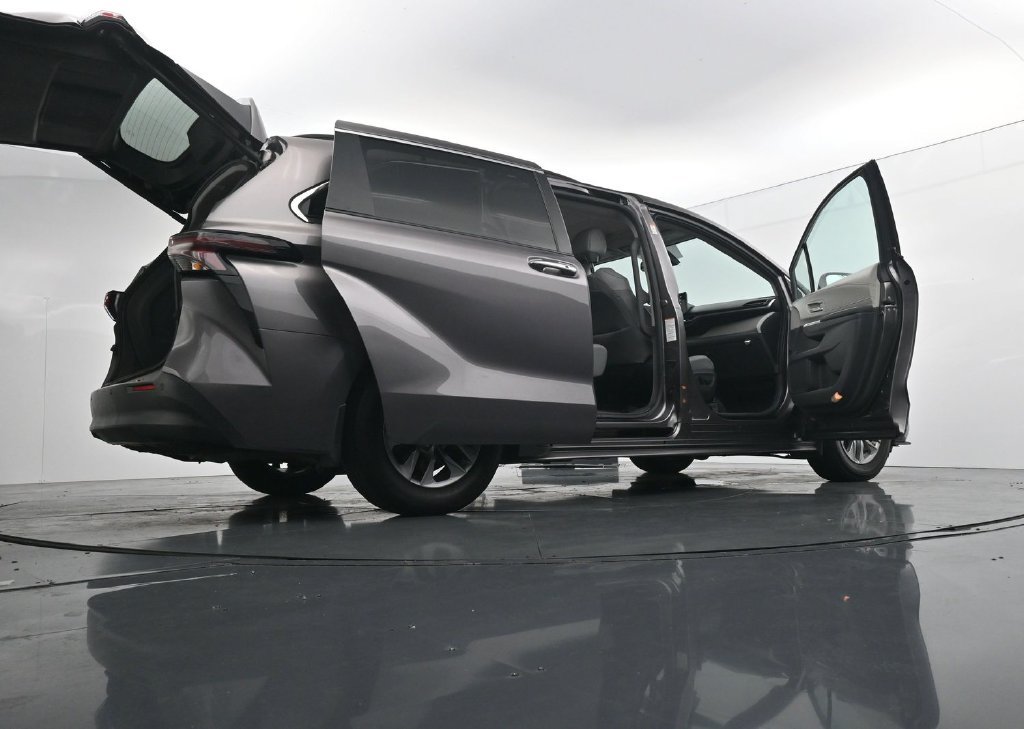 Used 2023 Toyota Sienna XLE w/ XLE Plus Package AWD/4WD image 29
