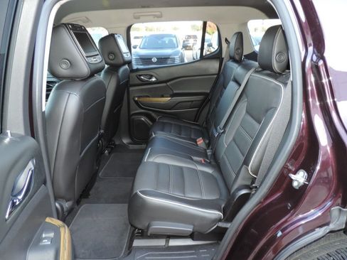 Used 2017 GMC Acadia Denali w/ Technology Package FWD image 19