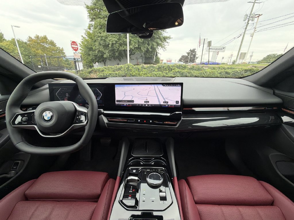 Used 2024 BMW 530i xDrive w/ Premium Package AWD/4WD image 18