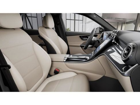 Used 2026 Mercedes-Benz GLC 300 4MATIC image 4