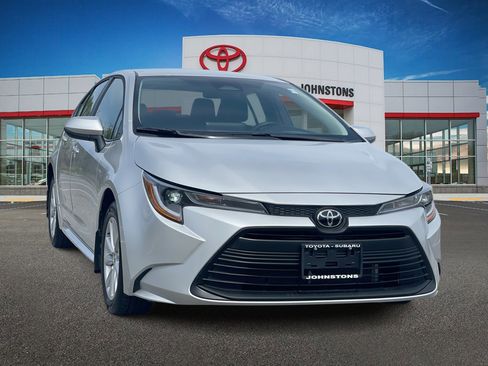 Used 2026 Toyota Corolla LE w/ LE Premium Package FWD image 1