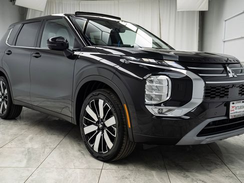 New 2025 Mitsubishi Outlander SE image 1