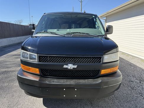 Used 2020 Chevrolet Express 3500 image 3