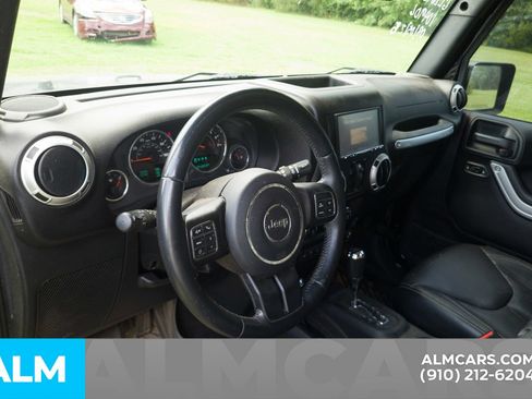 Used 2016 Jeep Wrangler Unlimited Sahara AWD/4WD image 5