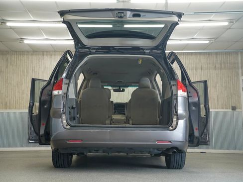 Used 2011 Toyota Sienna LE FWD image 38