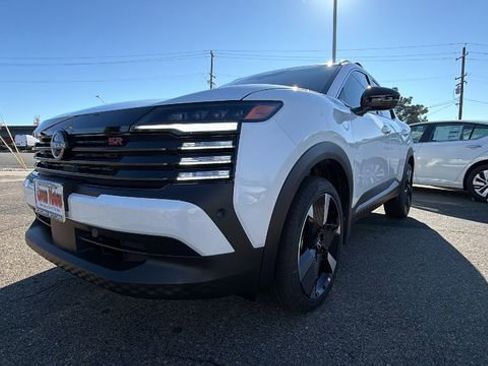 New 2026 Nissan Kicks SR w/ Cold Weather Package image 9