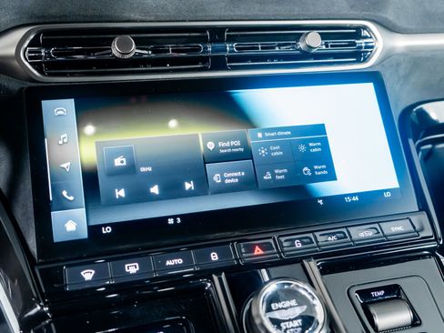 Used 2025 Aston Martin V8 Vantage Coupe image 42