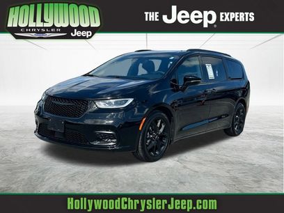 Used 2025 Chrysler Pacifica Limited