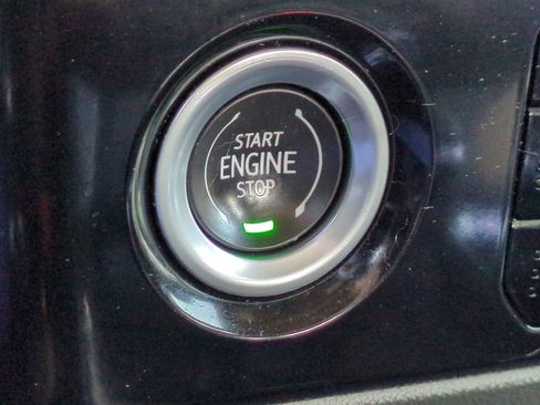 Used 2022 GMC Sierra 1500 SLT w/ SLT Convenience Package image 29