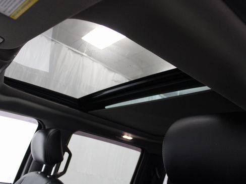 Used 2018 Ford F150 Lariat w/ Equipment Group 502A Luxury image 10