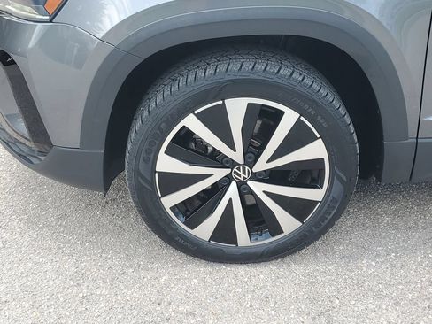Certified 2022 Volkswagen Taos SE FWD image 13