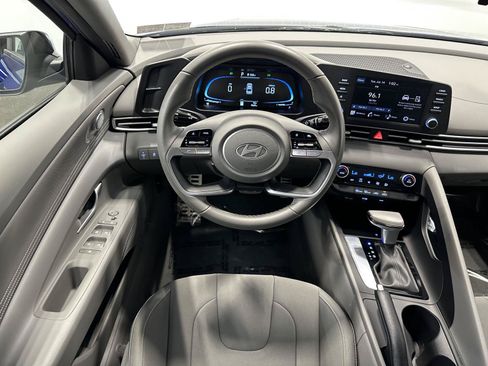 Certified 2025 Hyundai Elantra Sport FWD image 16
