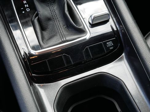 Used 2024 Jeep Compass Latitude image 32