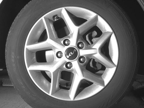 Used 2025 Kia Soul LX w/ LX Technology Package image 13