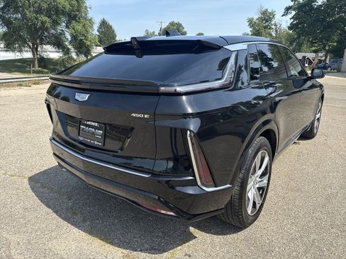 Used 2024 Cadillac Lyriq Tech RWD image 5