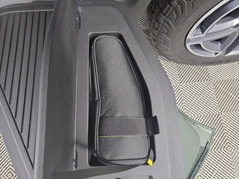 Used 2025 Rivian R1T Adventure image 32