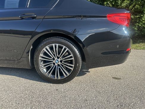 Used 2019 BMW 530i xDrive w/ Dynamic Handling Package image 11