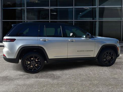 New 2025 Jeep Grand Cherokee Limited image 8