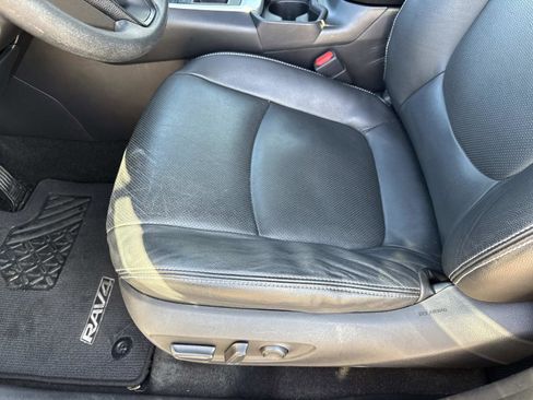 Used 2021 Toyota RAV4 XLE image 19