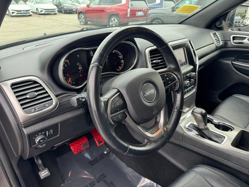 Used 2019 Jeep Grand Cherokee Laredo AWD/4WD image 16