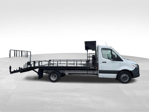 Used 2023 Mercedes-Benz Sprinter 4500 image 7
