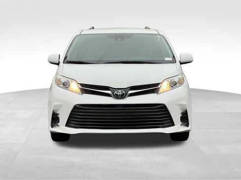 Used 2018 Toyota Sienna LE image 8